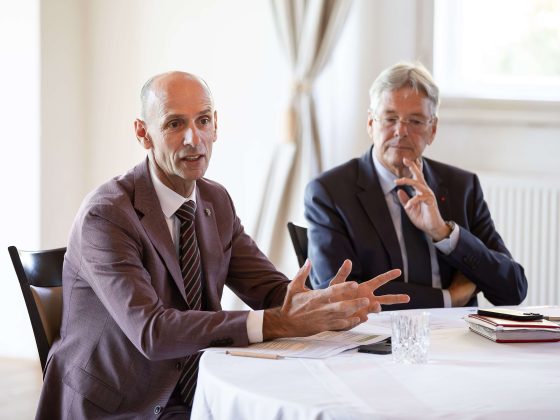 LR Willibald Ehrenhöfer und LH Peter Kaiser als Redner der Hochschulkonferenz
