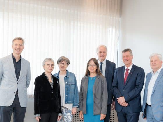 V.l.n.r.: Markus Fallenböck, Universität Graz, Andrea Kurz, MedUni Graz, Andrea Seel, PPH Augustinum, Corinna Engelhardt-Nowitzki, Peter Moser, Montanuniversität Leoben, Horst Bischof, TU Graz, Erich Brugger, FH Campus 02. Foto: FH JOANNEUM / Hasler